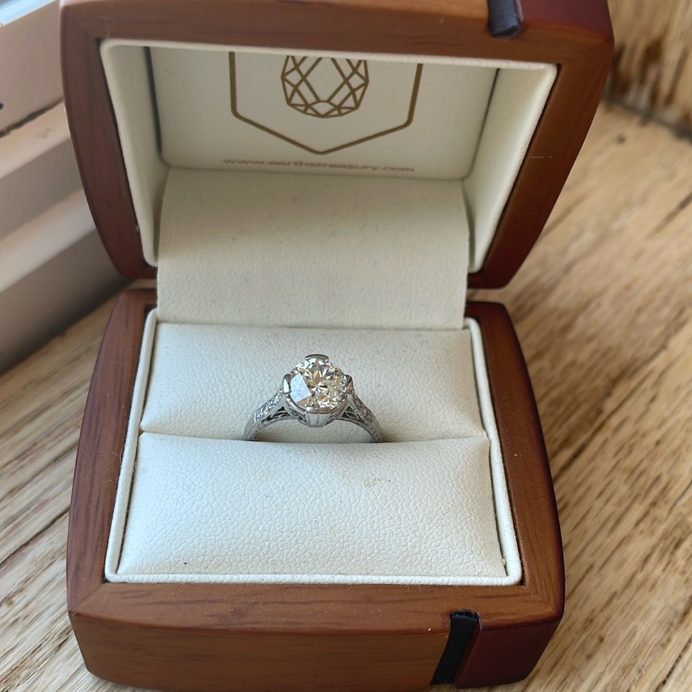 Antique 1.5 carat Natural Old European Cut Diamond Engagement Ring In Platinum